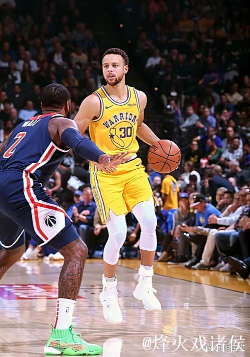 库里外线回传助攻 希尔德底角中三分 库里外线回传助攻 希尔德底角中三分